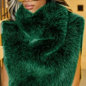 Luxurious Emerald Green Faux Fur Scarf - Women Accessories
